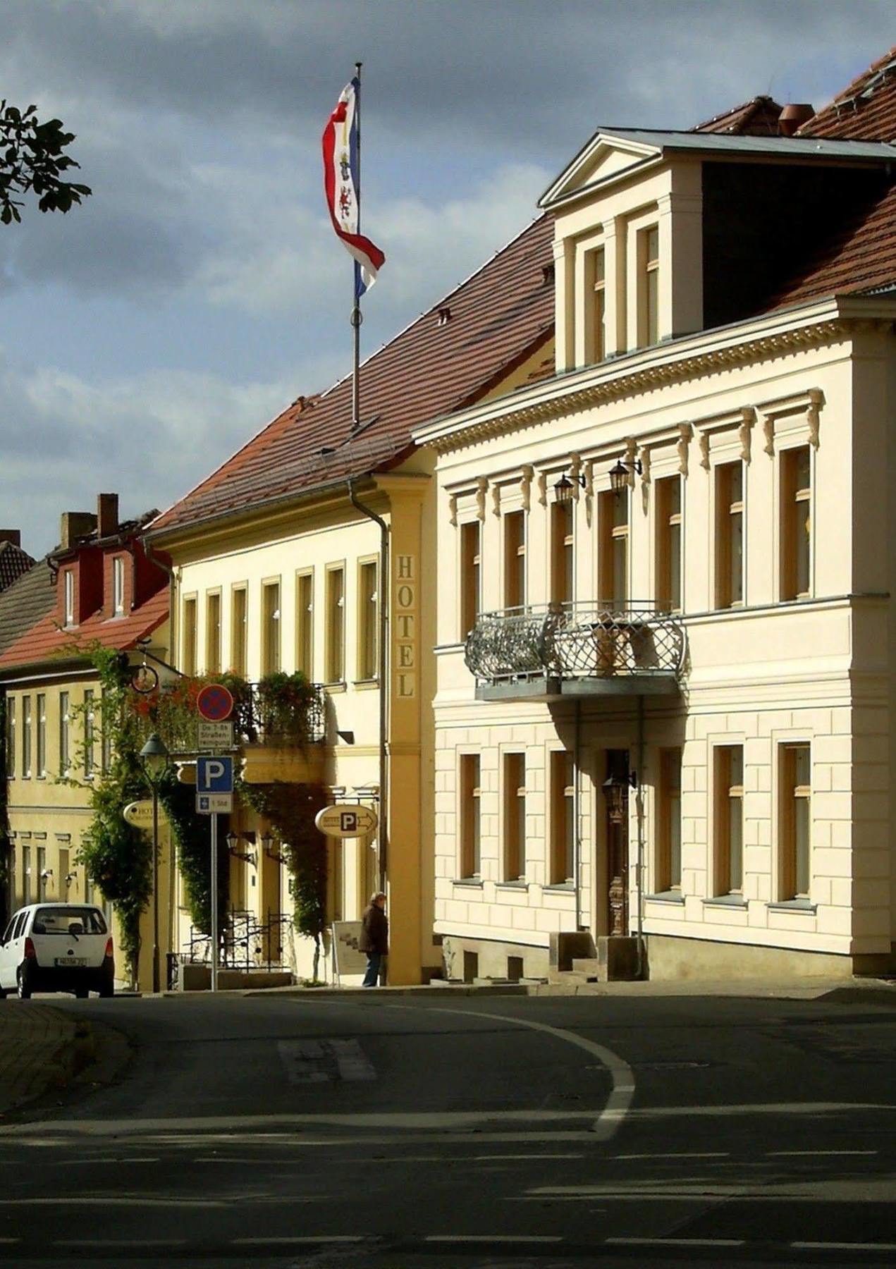 Hotel Garni Schlossgarten Neustrelitz Exterior foto