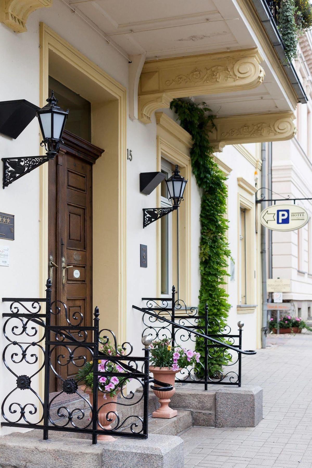 Hotel Garni Schlossgarten Neustrelitz Exterior foto